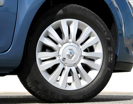 Renault Lutecia BASE GRADE (RK4MC)