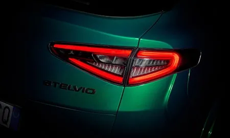 Alfa Romeo Stelvio QUADRIFOGLIO 100TH ANNIVERSARIO (94920 / 94929)