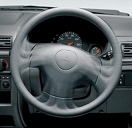 Mitsubishi Minica ライラ (H42V)