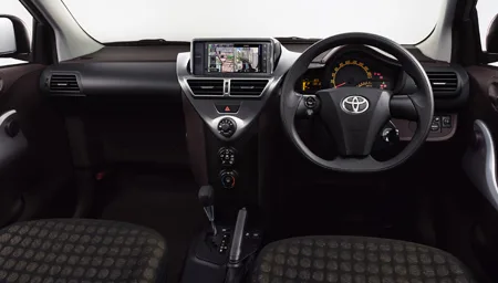 Toyota IQ100X базовая (KGJ10)