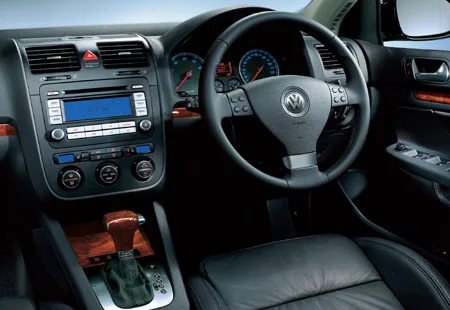 Volkswagen Jetta 2.0TSI SPORTLINE (1KAXX)