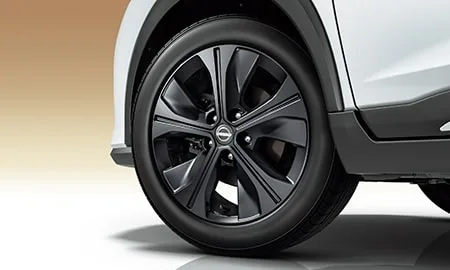 Nissan Kicks X FOUR 90TH ANNIVERSARY (SNP15)