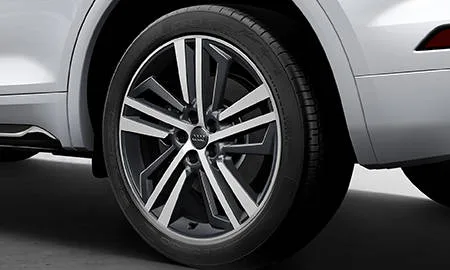 Audi Q5 TDI 1ST EDITION BLACK STYLING (FYDETS)