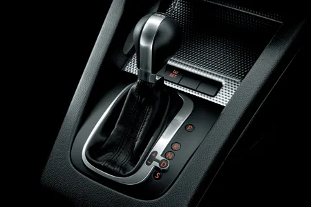 Volkswagen Golf R32 (1KBUBF)