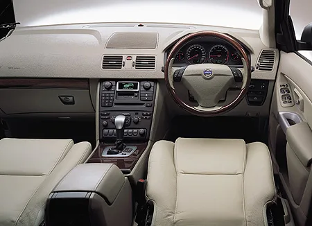 Volvo XC90 T-6 (CB6294AW)