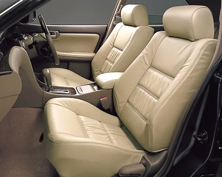 Nissan Laurel MEDALIST CELLENCIA (HC35)