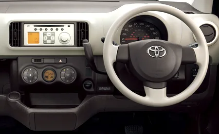 Toyota Passo PLUS HANA (KGC30)