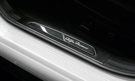 Alfa Romeo Giulia QUADRIFOGLIO ARGENTO (95220 / 95229)