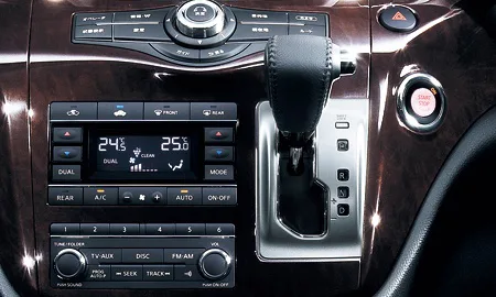 Nissan Elgrand 250XG (TNE52)