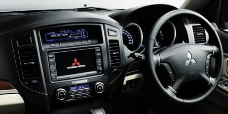 Mitsubishi Pajero LONG ZR-S BASIC PACKAGE (V93W)