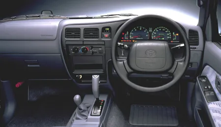 Toyota Hilux Sports Pick UP DOUBLE CAB (LN165)
