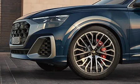 Audi SQ8 BASE GRADE (F1DWRA)