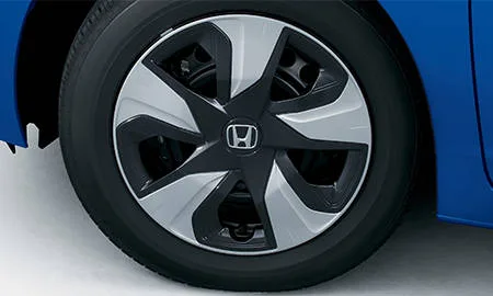 Honda Fit Hybrid L PACKAGE (GP5)