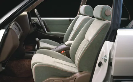 Toyota Crown ROYAL SALOON (MS135)
