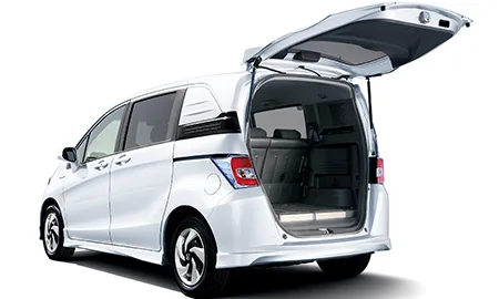 Honda Freed Spike Hybrid JUST SELECTION (GP3)