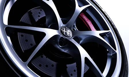 Alfa Romeo Giulia QUADRIFOGLIO ARGENTO (95220 / 95229)