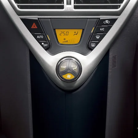 Toyota IQ100G базовая (KGJ10)