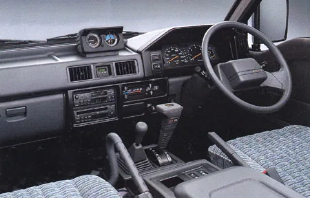 Mitsubishi Delica Star Wagon EXCEED (P35W)