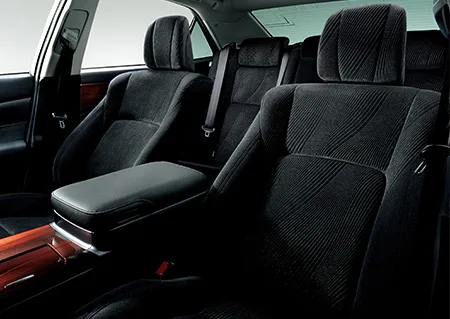Toyota Crown Hybrid ROYAL SALOON BLACK STYLE (AWS210)