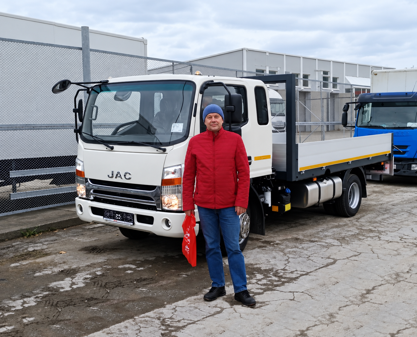«ТК КомТранс» передала грузовик JAC N90 дорожной службе Томска