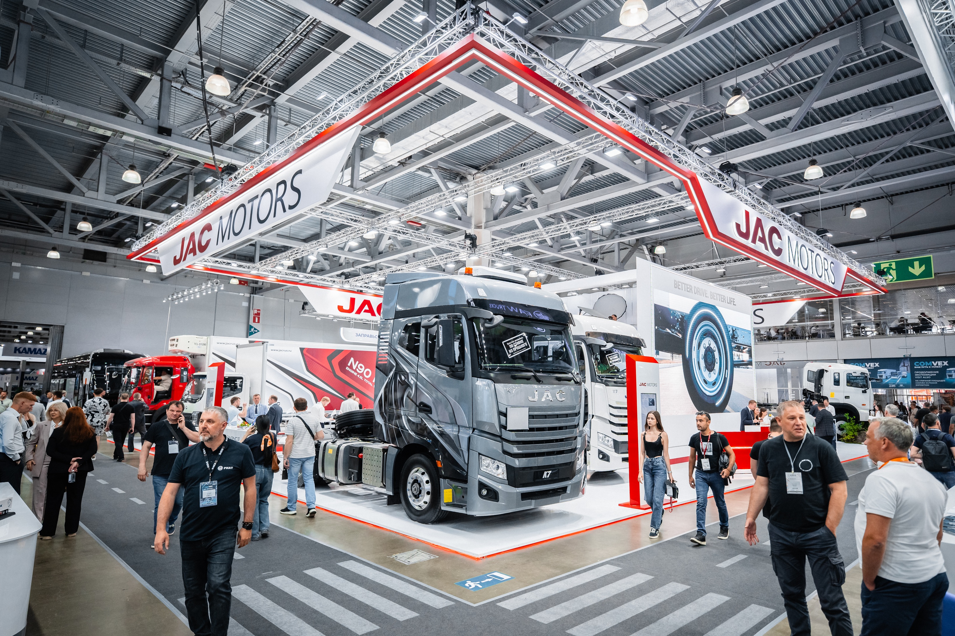 ДЖАК Автомобиль представил на COMvex 2025 несколько новинок и самые популярные модели линейки коммерческого транспорта JAC