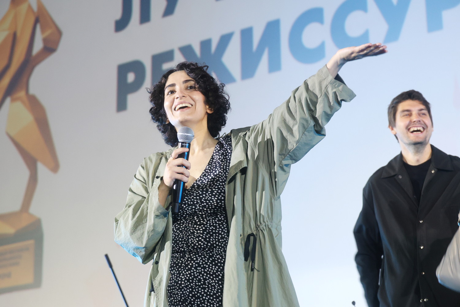 Что нам во тьме светит