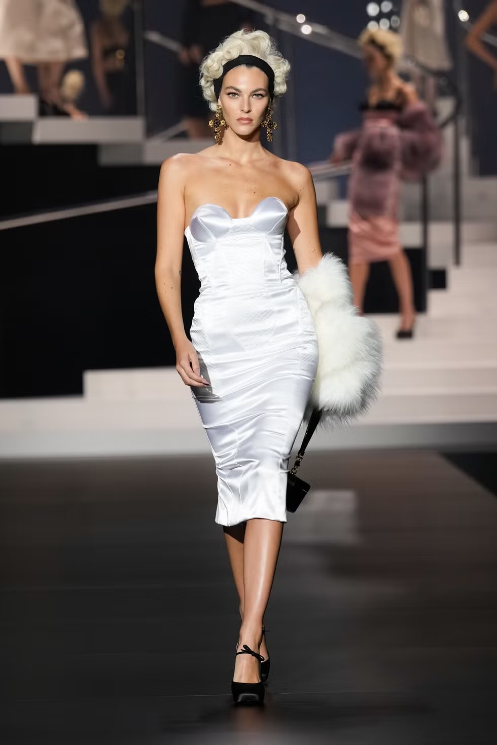 Стиль Мадонны на показе Dolce&Gabbana, весна-лето 2025 - Новости Viled.kz - фото 6