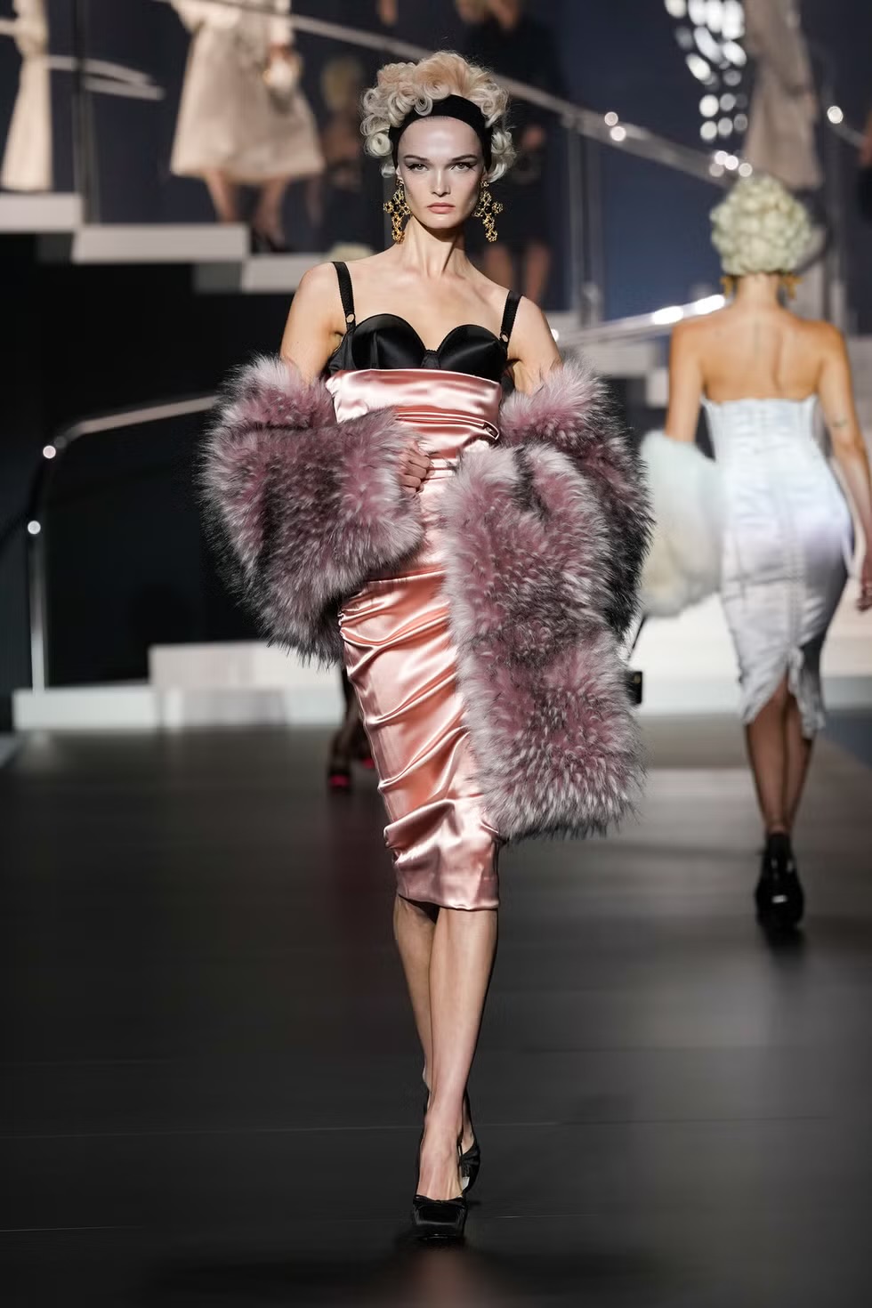 Стиль Мадонны на показе Dolce&Gabbana, весна-лето 2025 - Новости Viled.kz - фото 7