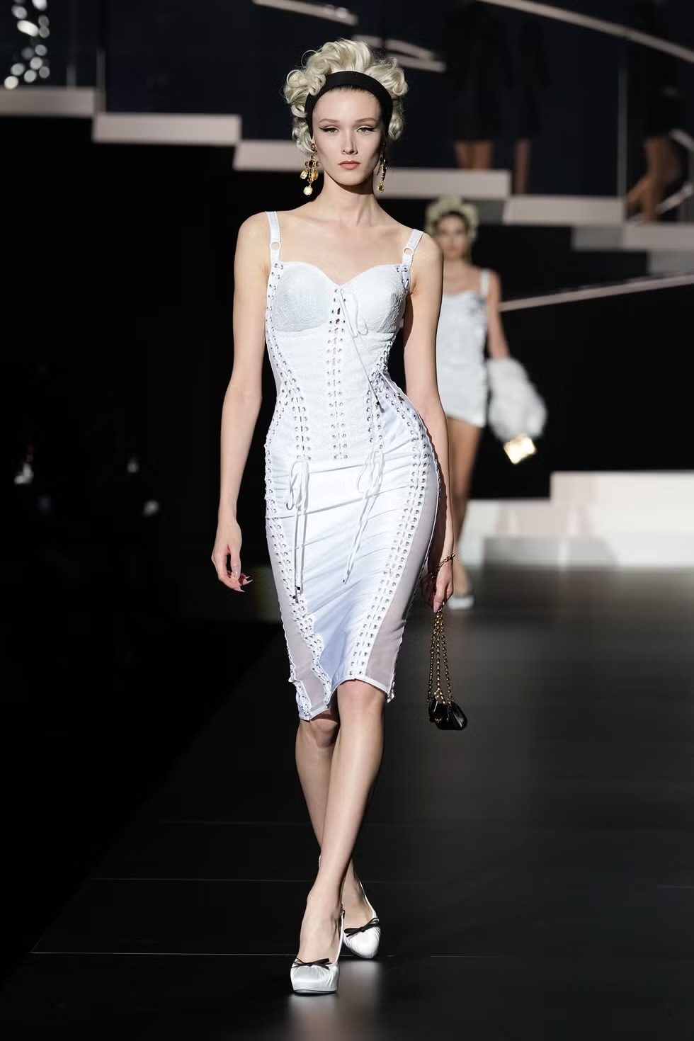 Стиль Мадонны на показе Dolce&Gabbana, весна-лето 2025 - Новости Viled.kz - фото 12