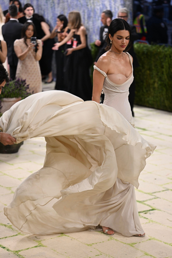 2026 жылғы Met Gala-дағы ең үздік 15 өнер туындысы - Жаңалықтар Viled.kz - сурет 15