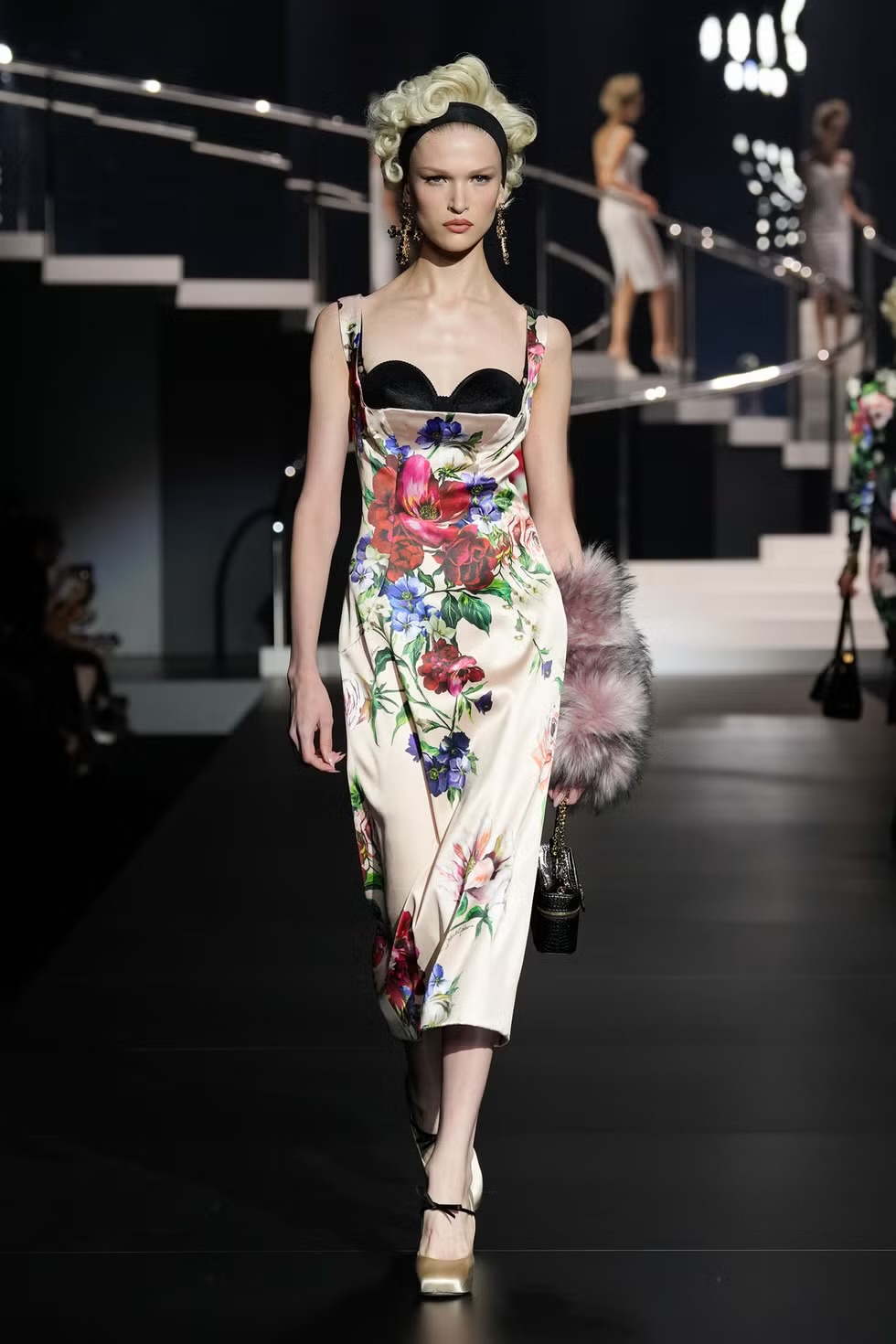 Стиль Мадонны на показе Dolce&Gabbana, весна-лето 2025 - Новости Viled.kz - фото 11