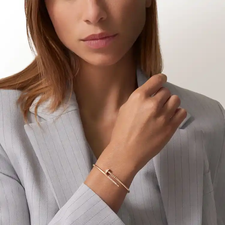 wrist cartier bra