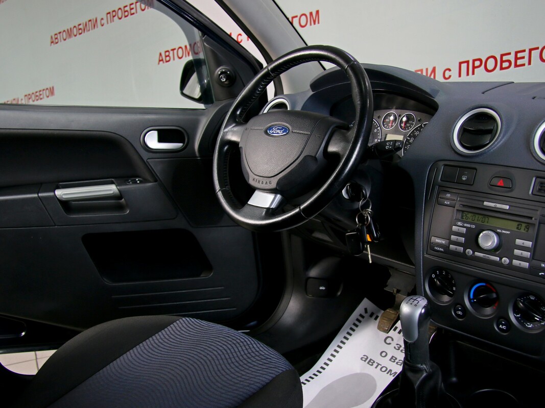 Форд фьюжн автомат купить. Ford Fusion 2009 салон. Торпедо Форд Фьюжн 2005. Ford Fusion 2009 салонаматори. Форд Фьюжн 1.4 салон.