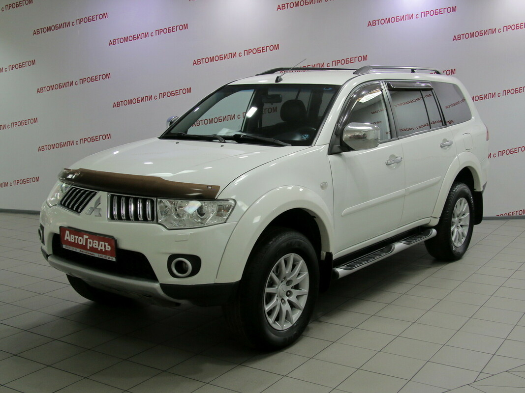 Мицубиси купить дром. Mitsubishi Pajero Sport 2 178 л. с.. Pajero Sport 2010. Mitsubishi Pajero Sport внедорожник белый 2012. Mitsubishi Pajero Sport 2010 года.