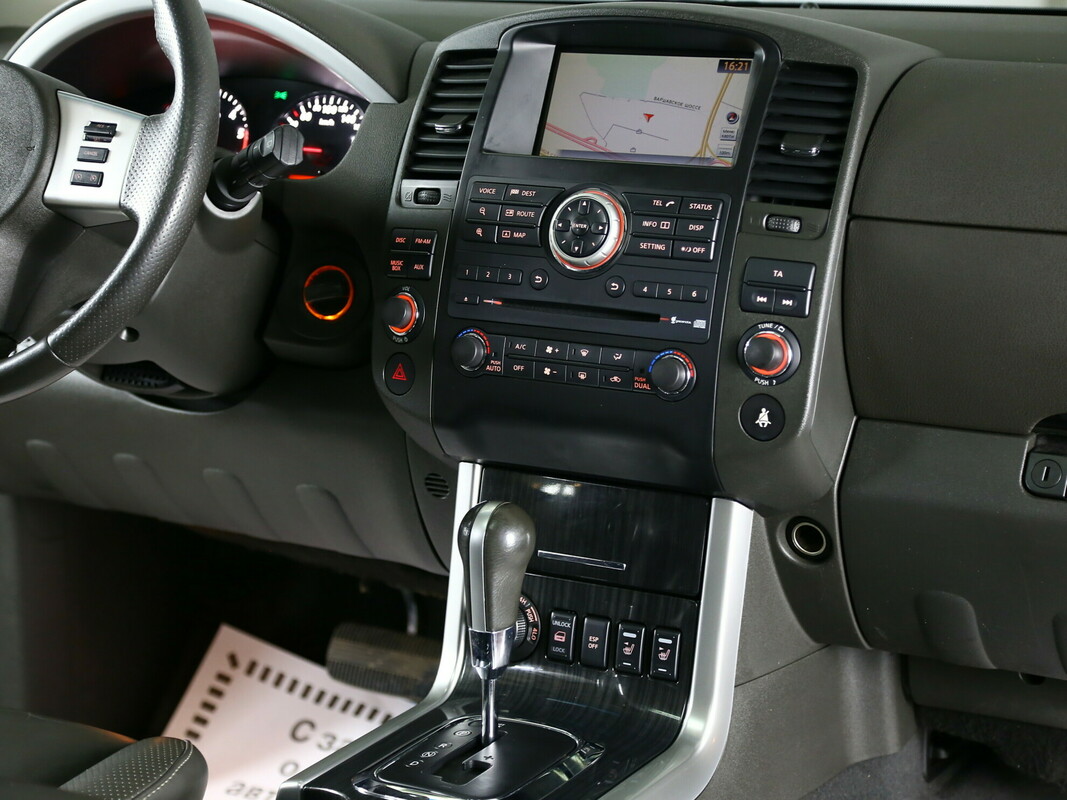 Nissan Pathfinder 2013 салон