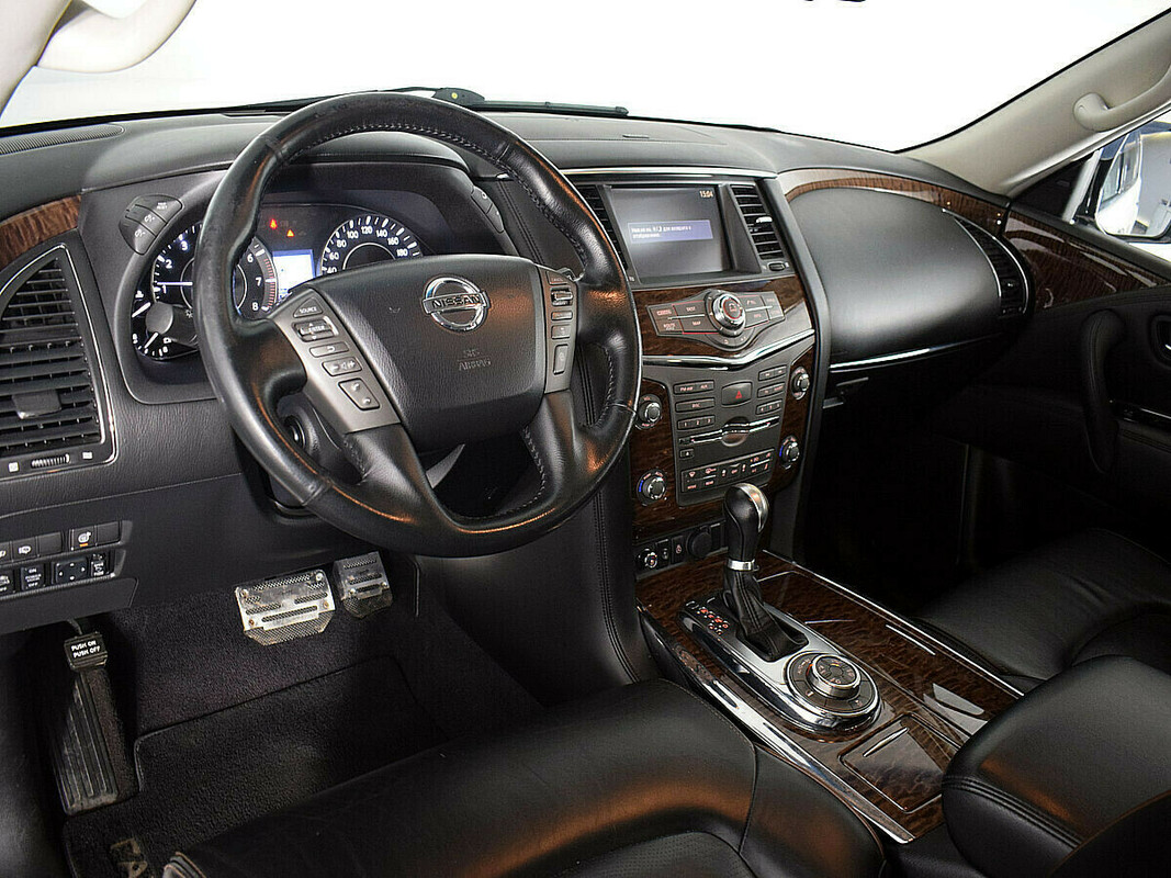 Nissan Patrol 2010 салон