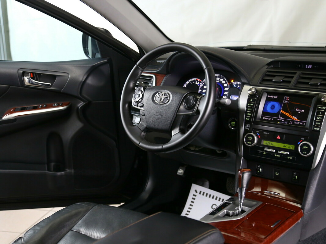 Камри максимальная комплектация. Camry 3.5 2012. Camry 3.5 салон. Toyota Camry 55 3.5 2012. Камри 3.5 максимальная комплектация.