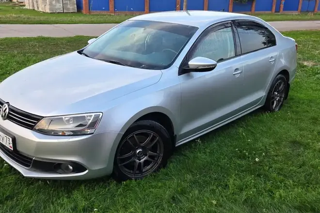 VW Jetta 1,4 динамичный седан