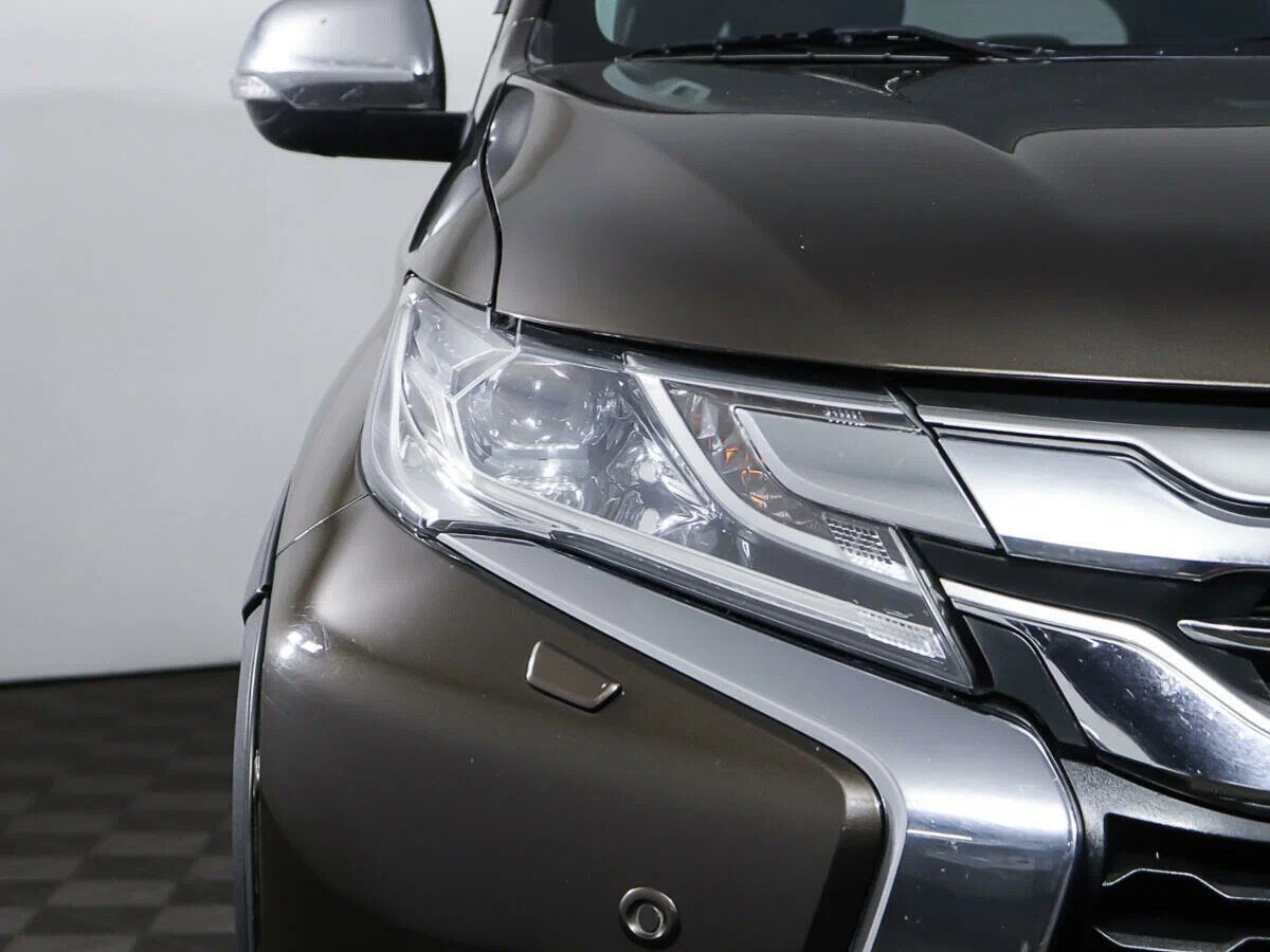 Mitsubishi Pajero Sport, III