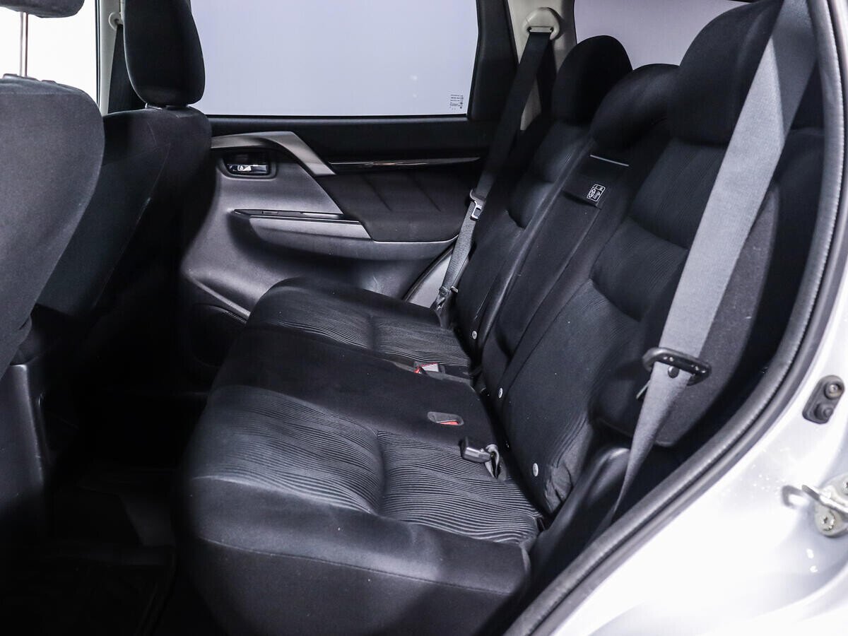 Mitsubishi Pajero Sport, III