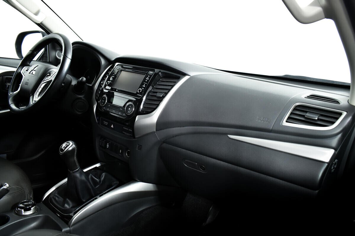 Mitsubishi Pajero Sport, III