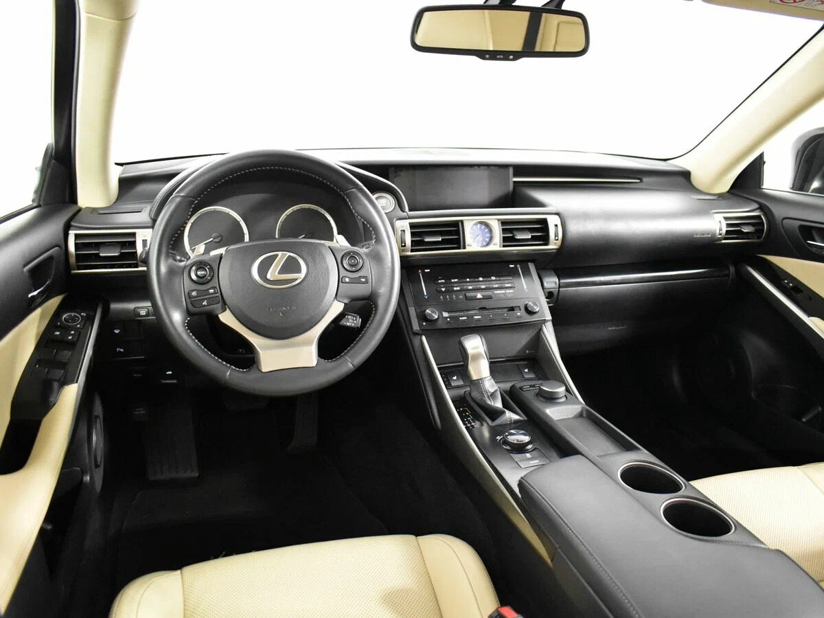 Lexus IS, III