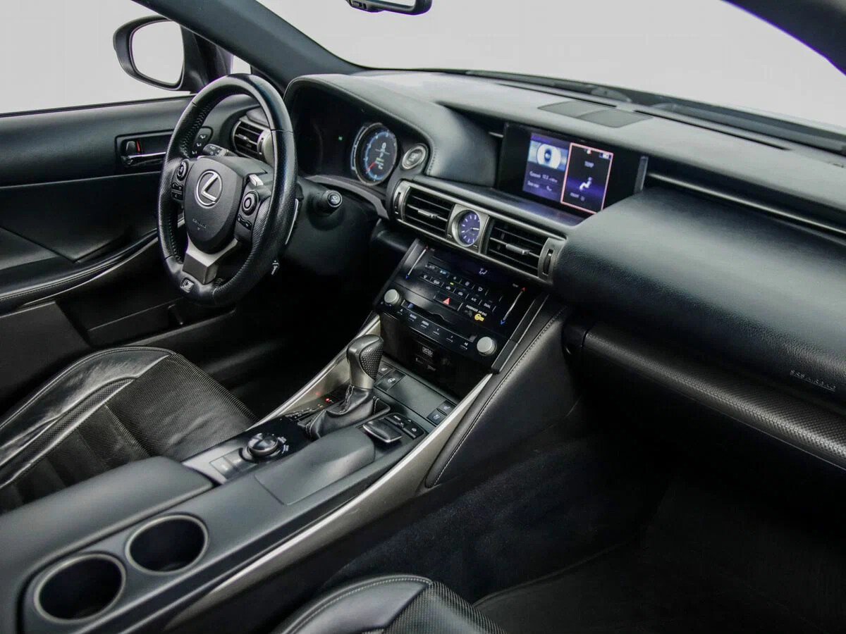 Lexus IS, III
