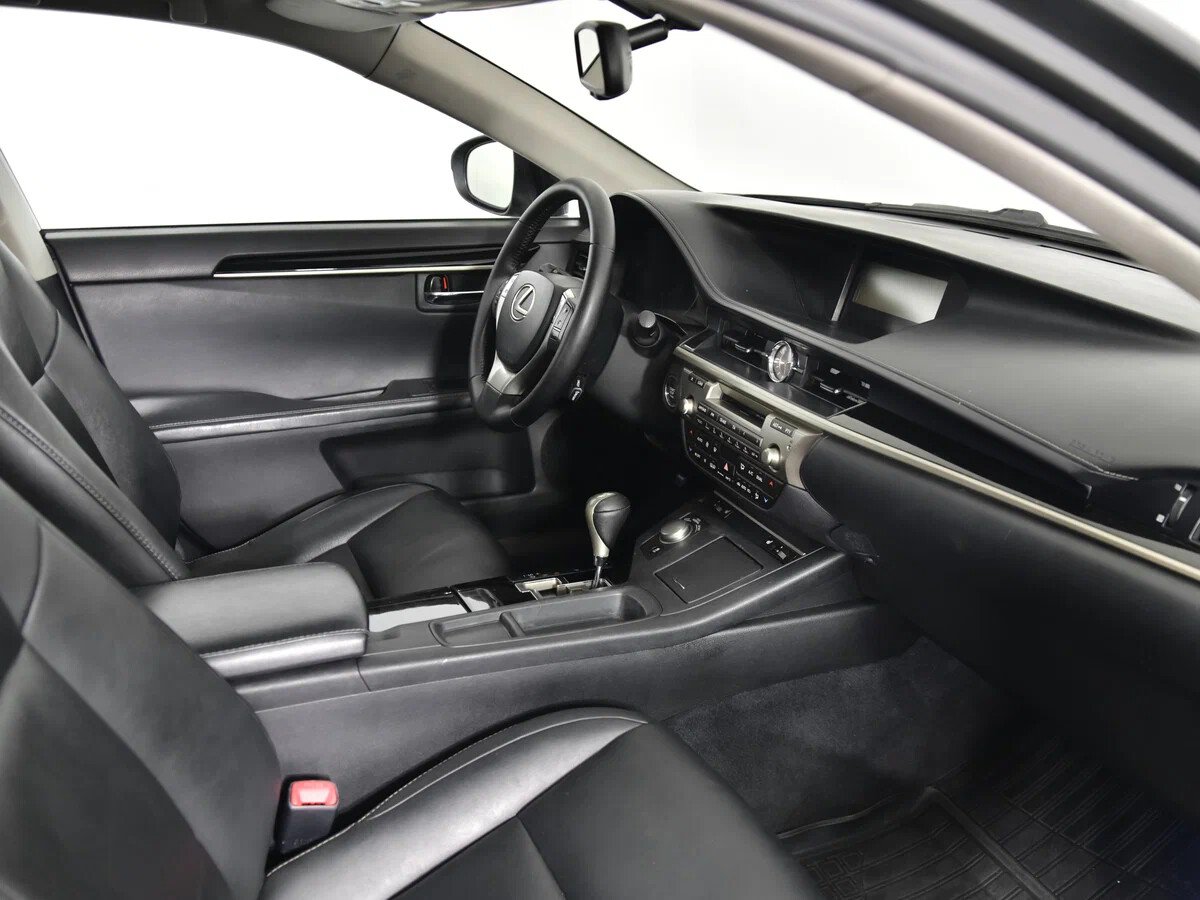 Lexus ES, VI