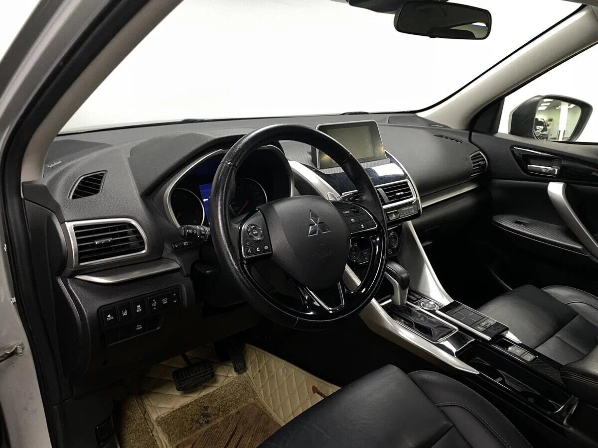 Mitsubishi Eclipse Cross, I