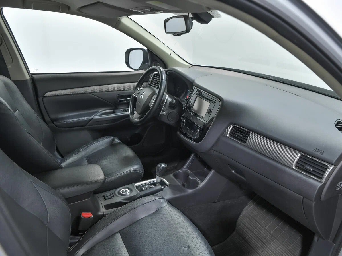 Mitsubishi Outlander, III