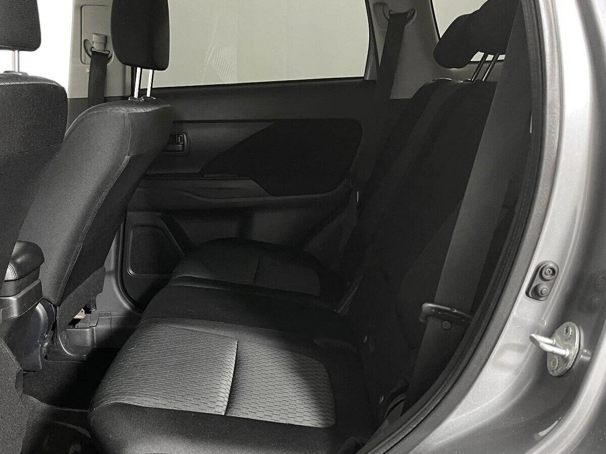 Mitsubishi Outlander, III