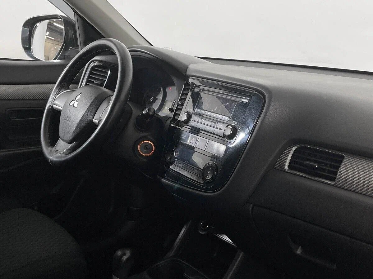 Mitsubishi Outlander, III