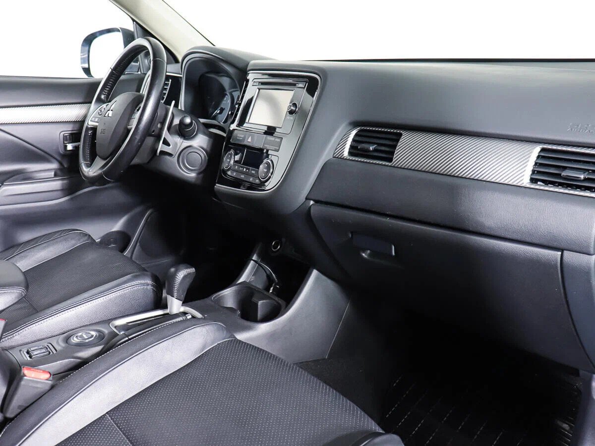Mitsubishi Outlander, III