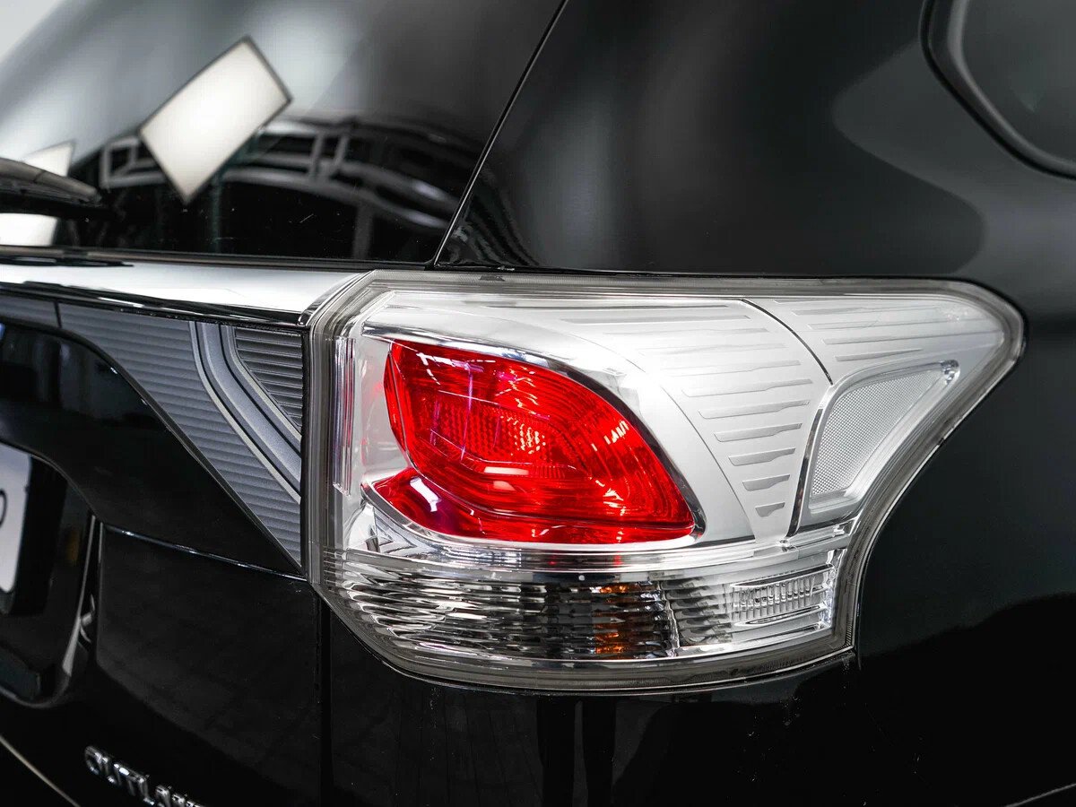 Mitsubishi Outlander, III